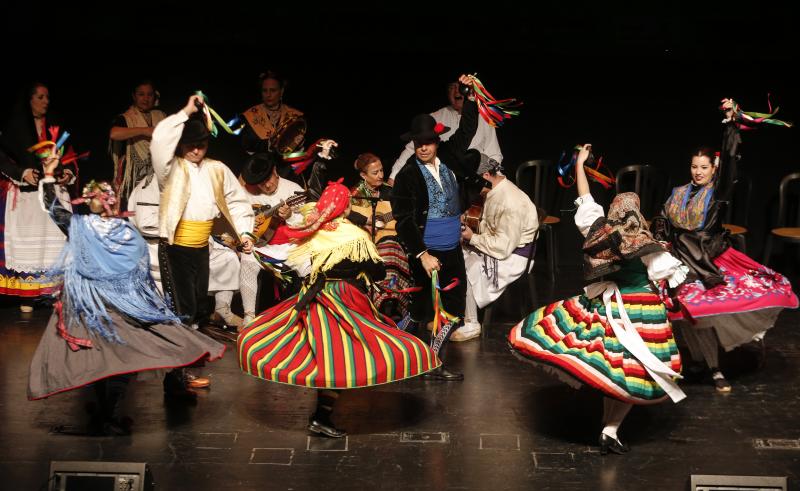 Actuaciones de pandas de verdiales y de copla española en el acto organizado por la Federación de Peñas La Alcazaba