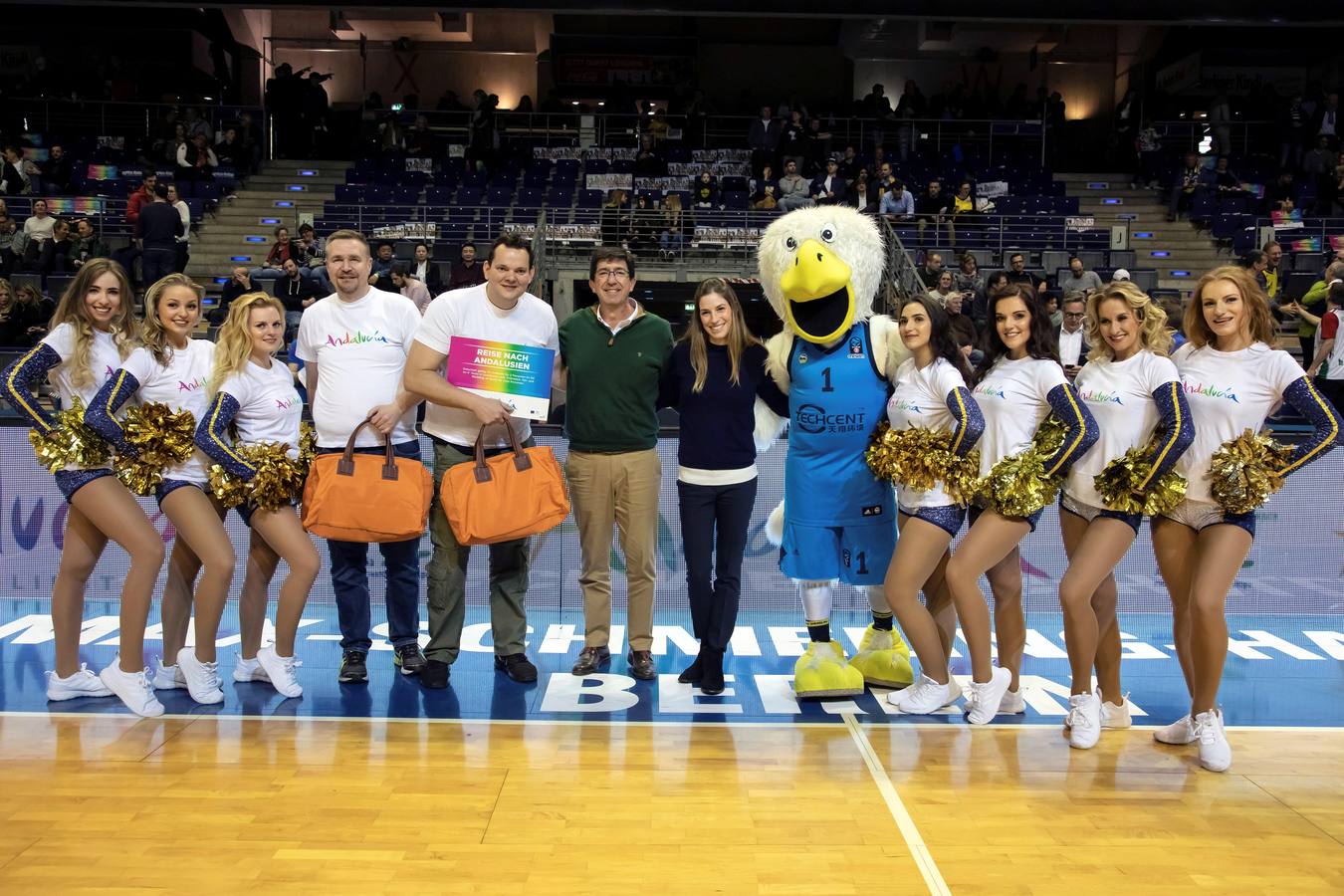 Andalucía se promocionó como destino turístico en Berlin antes del inicio de la famosa feria ITB en el partido entre el Alba Berin y el Unicaja. Los malagueños llegaron a perder por 21 puntos pero finalmente, en una locura de partido, se impuso por un punto (90-91)