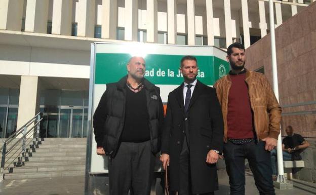 Representantes y abogado del STAL, en la Ciudad de la Justicia. 