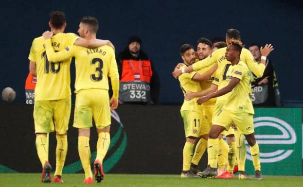 Los jugadores del Villareal celebran un gol ante el Zenit.