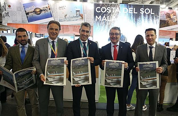 Jacobo Florido, José Ortiz, Víctor Navas, Francisco Salado y Óscar Medina, con el suplemento de SUR editado este año en la ITB. 