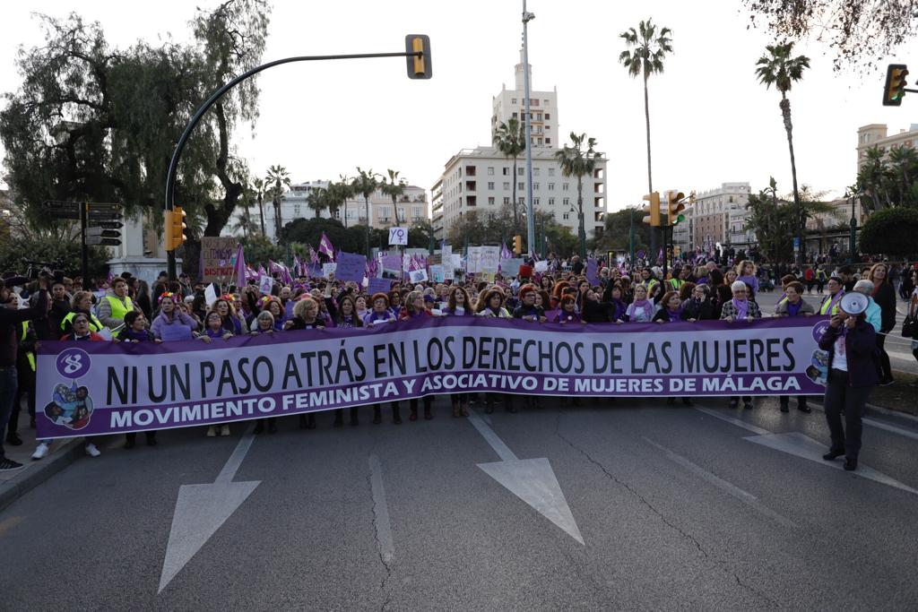 Fotos: Miles de personas recorren el Centro en la manifestación matutina del 8M