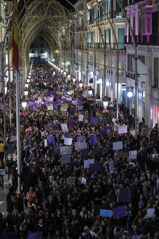 Fotos: Miles de personas recorren el Centro en la manifestación matutina del 8M