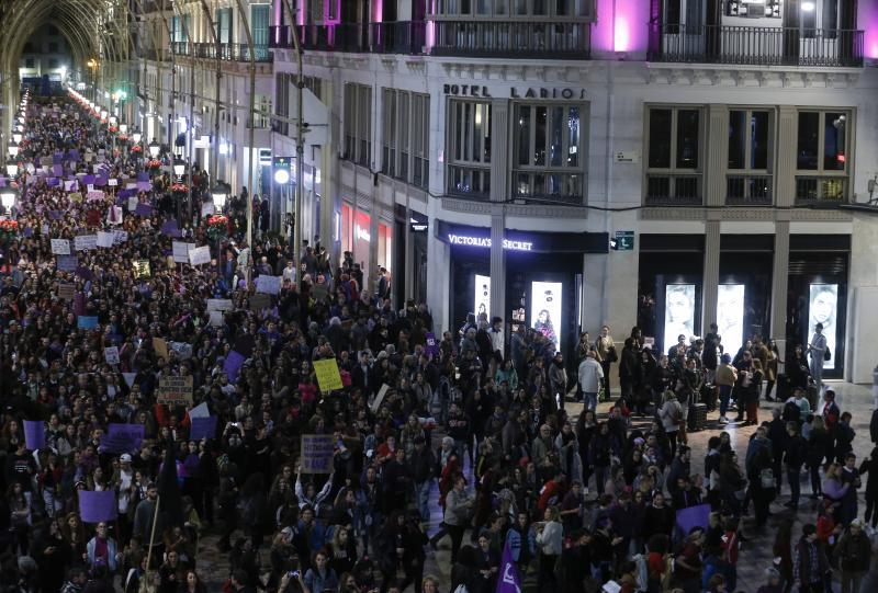 Fotos: Miles de personas recorren el Centro en la manifestación matutina del 8M