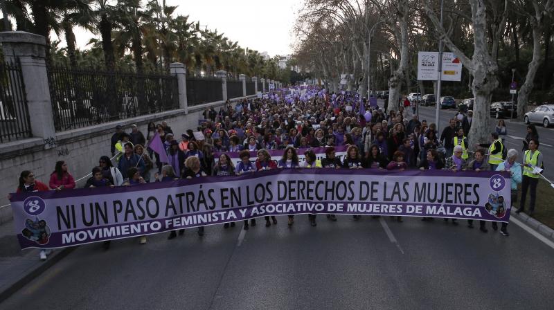 Fotos: Miles de personas recorren el Centro en la manifestación matutina del 8M