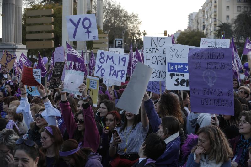 Fotos: Miles de personas recorren el Centro en la manifestación matutina del 8M