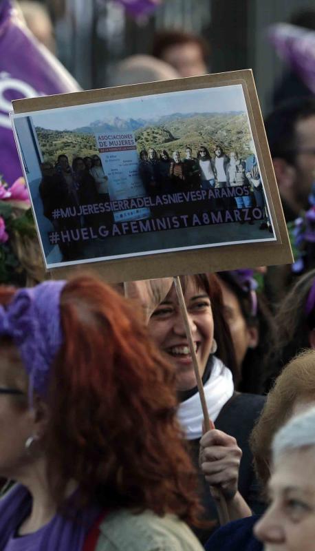 Fotos: Miles de personas recorren el Centro en la manifestación matutina del 8M