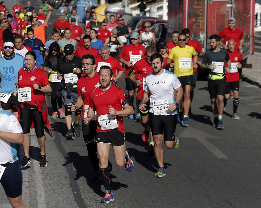 Unos 700 corredores participaron en la tradicional prueba con llegada a Gibralfaro
