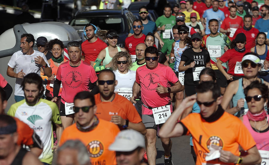 Unos 700 corredores participaron en la tradicional prueba con llegada a Gibralfaro