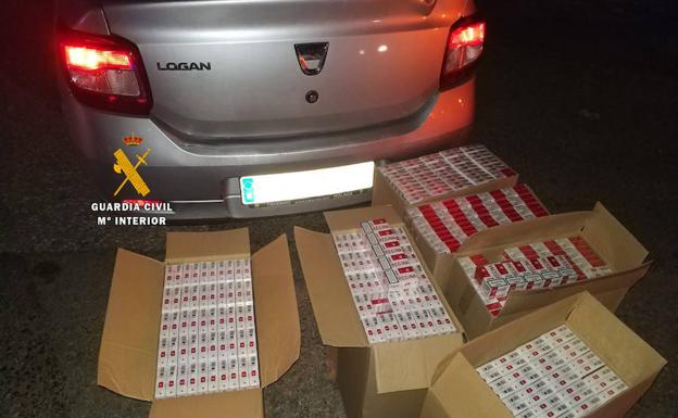 Intervienen 3.000 cajetillas de tabaco de contrabando en el maletero de un coche en Pizarra