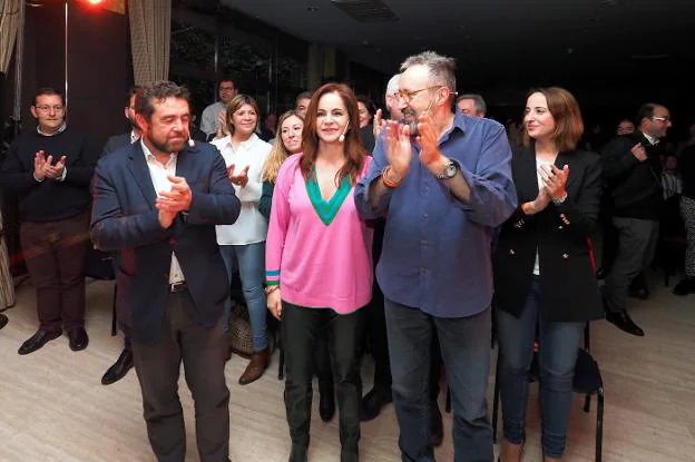 Silvia Clemente, acompañada por Juan Carlos Girauta y Miguel Gutiérrez en el cierre de campaña de las pasadas primarias. 