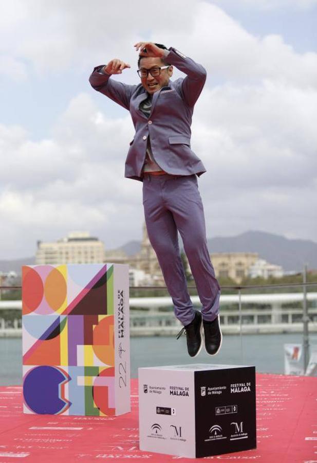 Photocall con el equipo de la película 'Los japón'. Con el director Álvaro Díaz Lorenzo; los productores José Manuel Lorenzo, Mercedes Gamero y Pablo Nogueroles; y los actores Dani Rovira, Antonio Dechent, María León y Ryo Matsumoto.