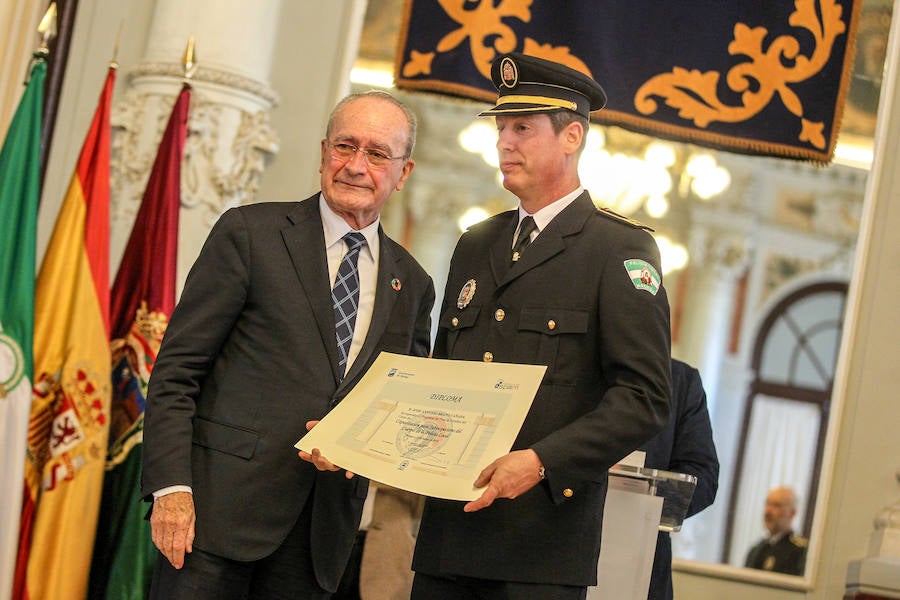 El alcalde Francisco de la Torre preside el acto de entrega de las distinciones