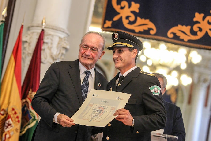 El alcalde Francisco de la Torre preside el acto de entrega de las distinciones