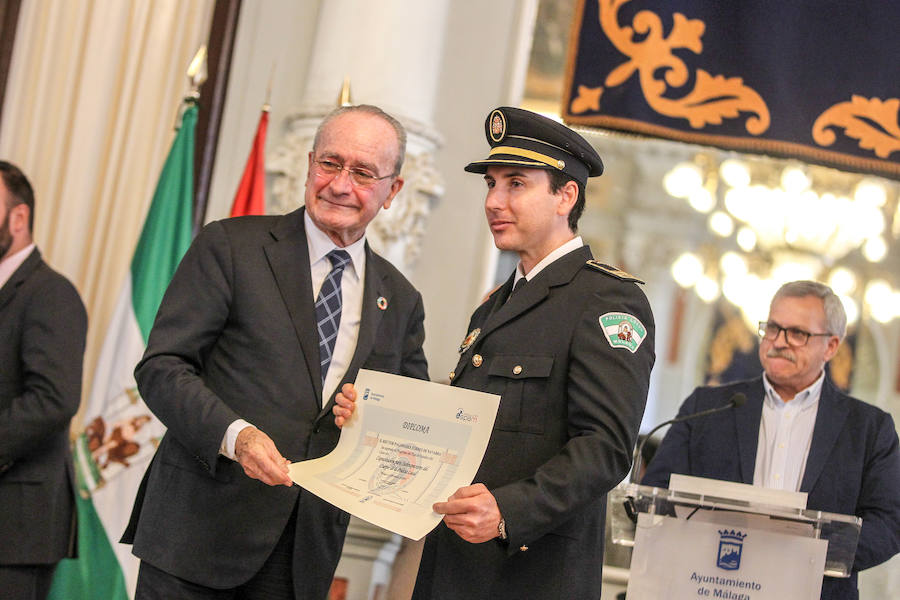 El alcalde Francisco de la Torre preside el acto de entrega de las distinciones