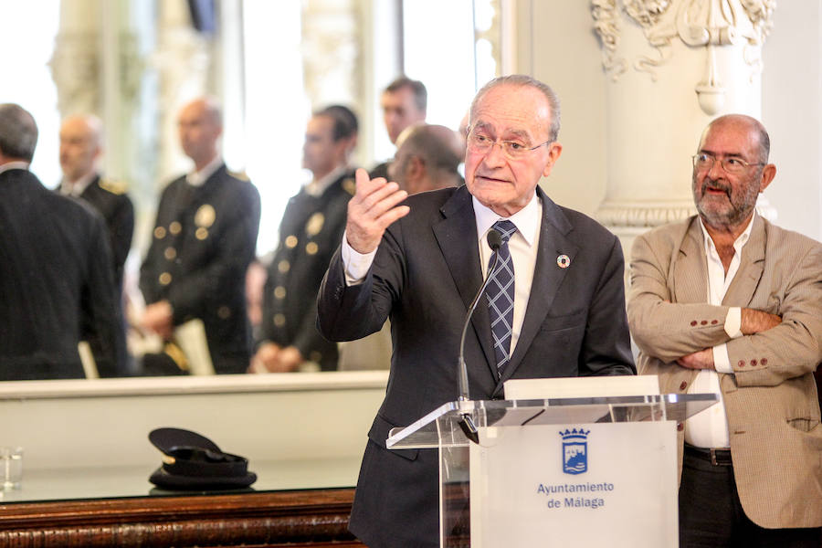 El alcalde Francisco de la Torre preside el acto de entrega de las distinciones
