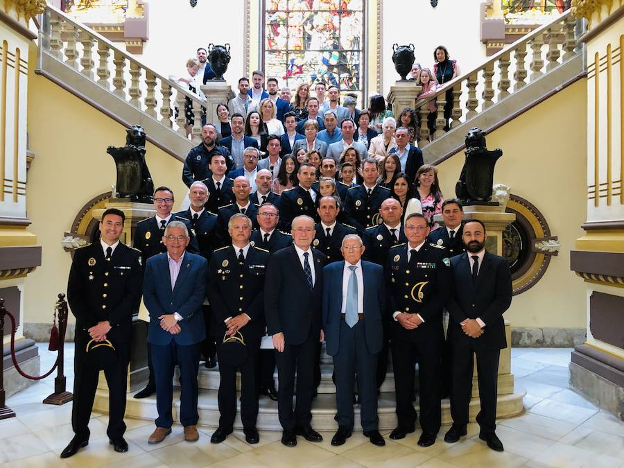 El alcalde Francisco de la Torre preside el acto de entrega de las distinciones