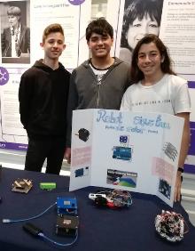 Imagen secundaria 2 - Arriba, los estudiantes del colegio Flor de Azahar, de Cártama Estación. Paula Palma y Elisabeth Ruiz, del María Victoria Atencia. Alejandro Ruiz, Luis Adolfo Ortigosa y Víctor Alfonso Pineda, del Torre del Prado. 