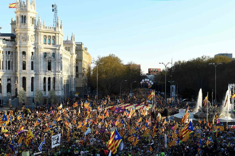 Colectivos independentistas catalanes se han concentrado este sábado en Madrid para pedir la liberta de los líderes políticos juzgados por el 'procés'.