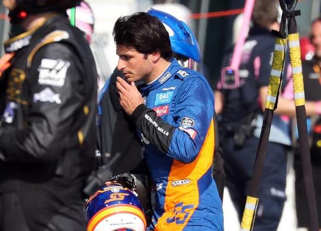 Carlos Sainz, tras su abandono. 