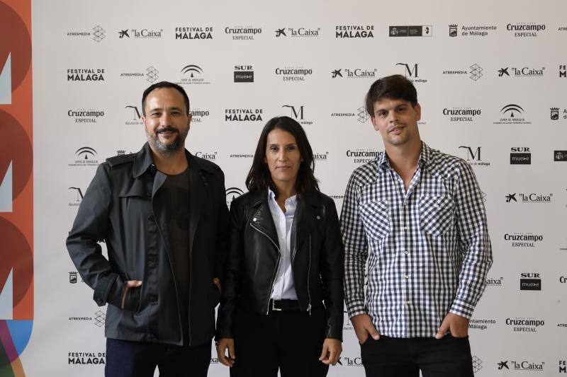 Photocall con el equipo de la película Vigilia en Agosto. Con la presencia del director Luis María Mercado; Lorena Quevedo, productora y Daniel Bertola, montador.