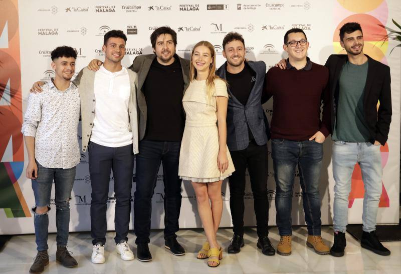 Photocall con el equipo de la película 'La banda'. Con la presencia del director, Roberto Bueso; los actores Gonzalo Fernández, Charlotte Vega, Hugo Rubert, Pepo Llopis, Xavi Giner y Carlo Blanco; Fernando Bovaira, productor. 