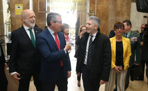 El ministro asiste a la primera reunión del Centro de Coordinación de Operaciones de la Autoridad para la Inmigración en el Estrecho y Mar de Alborán en Málaga