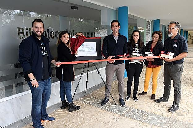 El portavoz de IU, Miguel Díaz, con su equipo. 