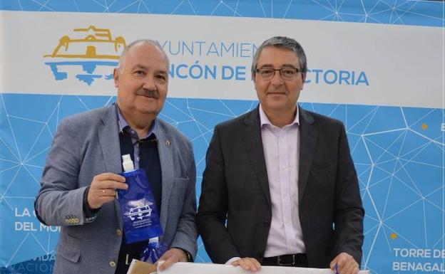 El alcalde de Rincón, Frnacisco Salado junto al concejal de Sanidad y Consuimo, Antonio Hernández. 