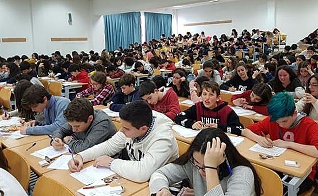 Comienzan las pruebas escritas para el concurso de Jóvenes Talentos de la Fundación Coca-Cola