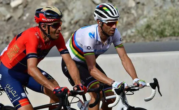 Alejandro Valverde (d) y Vincenzo Nibali. 