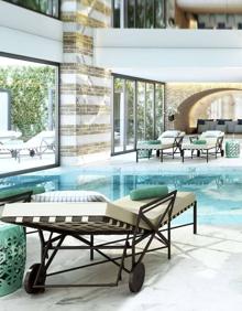 Imagen secundaria 2 - Aspecto que presentarán las habitaciones y uno de los bares del complejo. Recreaciones de una vista general y de la piscina interior del hotel.