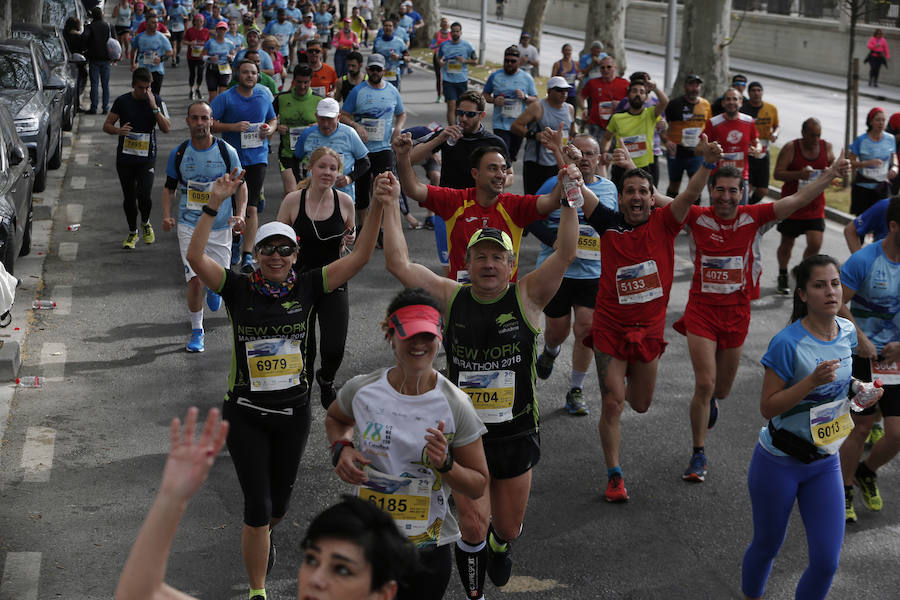 Mucho ambiente y color han llenado hoy las calles del centro de Málaga en la Media Maratón Teatro Soho Caixabank Ciudad de Málaga 2019