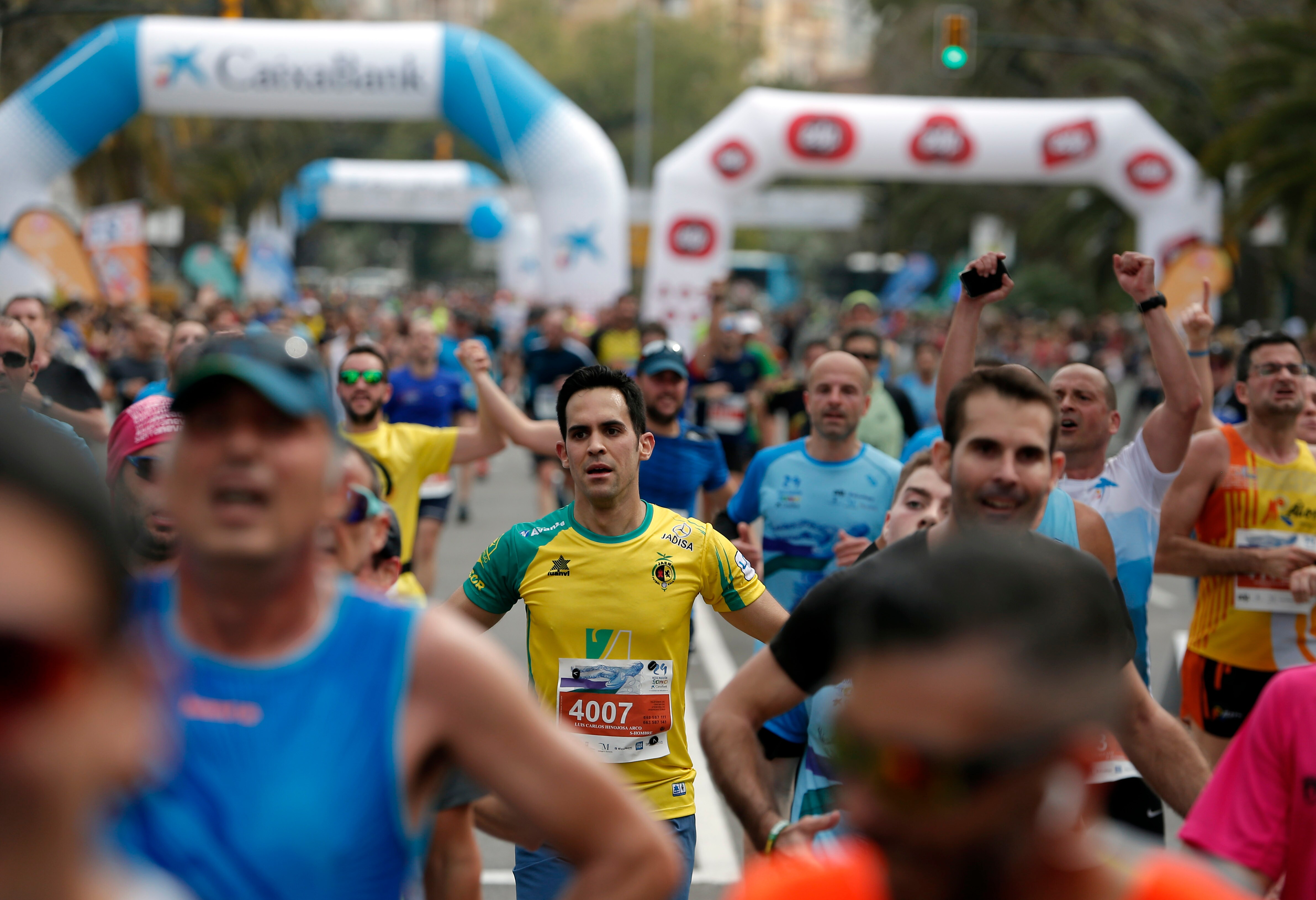 Mucho ambiente y color han llenado hoy las calles del centro de Málaga en la Media Maratón Teatro Soho Caixabank Ciudad de Málaga 2019