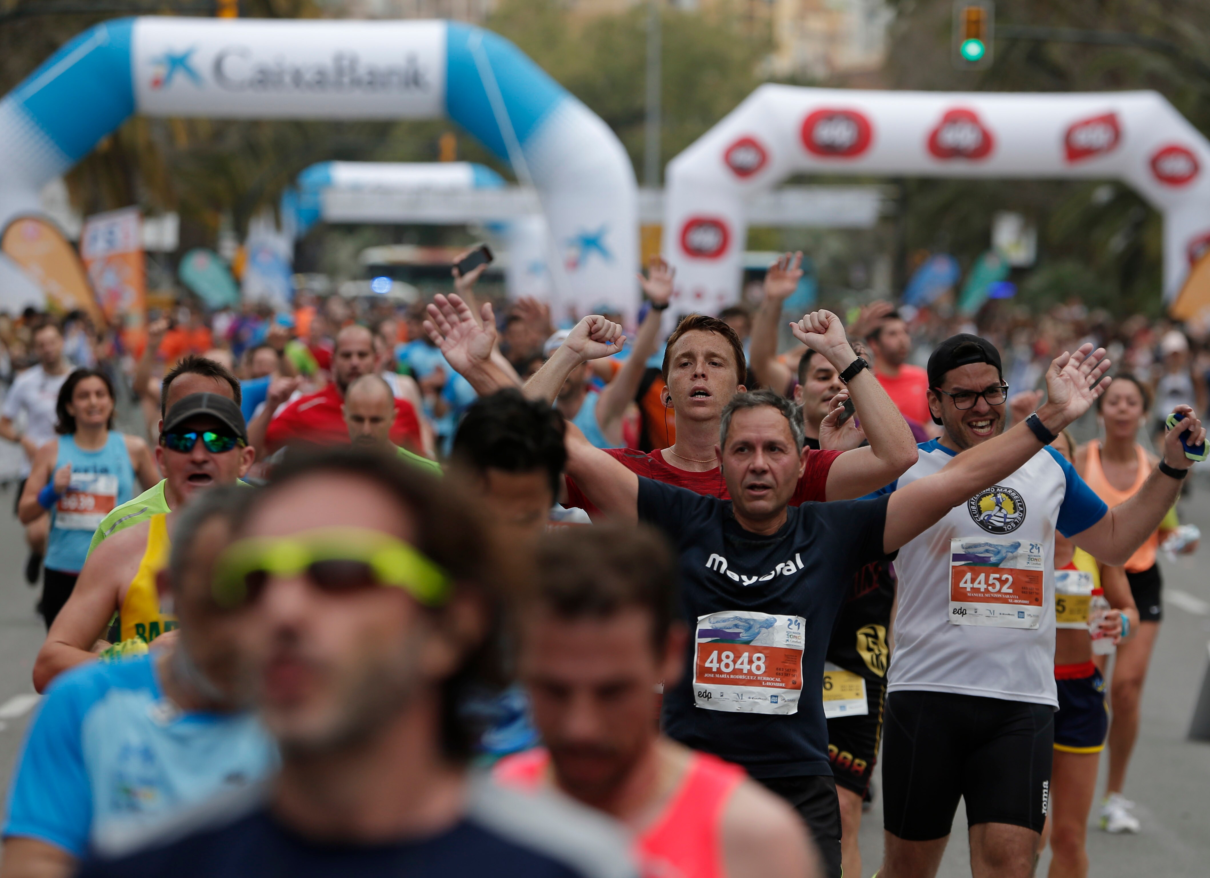 Mucho ambiente y color han llenado hoy las calles del centro de Málaga en la Media Maratón Teatro Soho Caixabank Ciudad de Málaga 2019