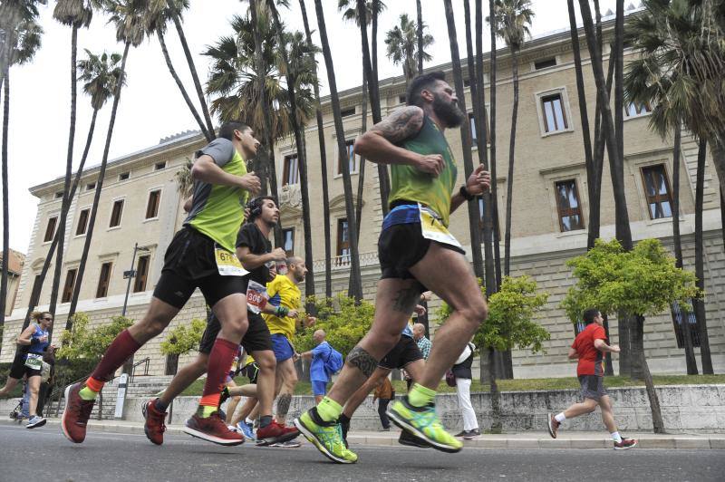Más de 7.500 corredores participan en la 29ª edición de la Media Maratón Ciudad de Málaga.