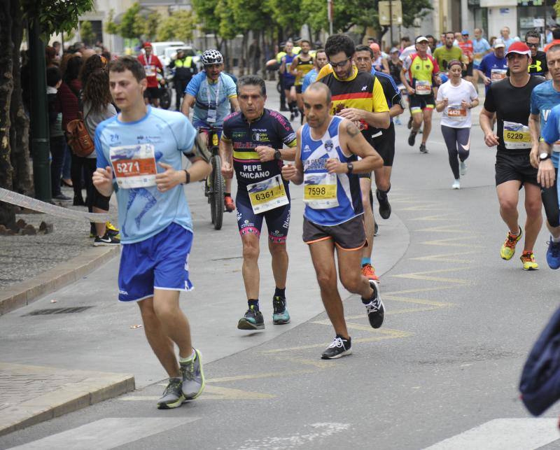 Más de 7.500 corredores participan en la 29ª edición de la Media Maratón Ciudad de Málaga.
