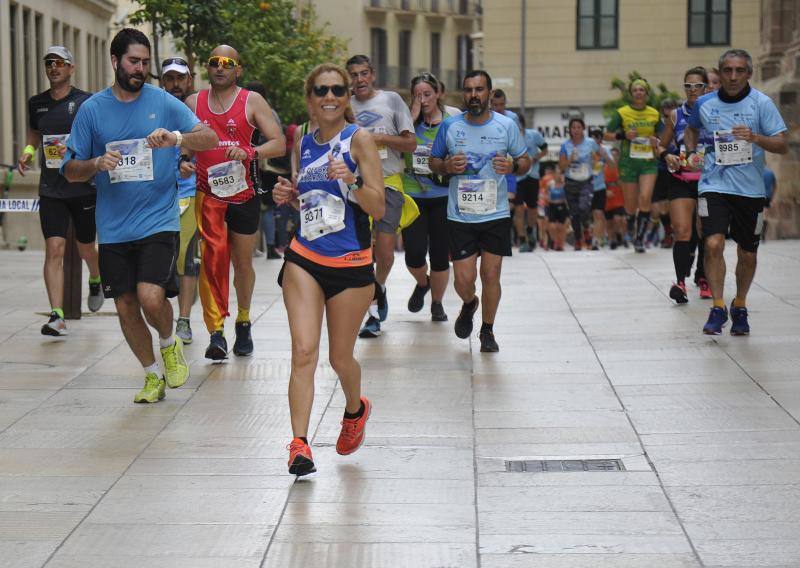 Más de 7.500 corredores participan en la 29ª edición de la Media Maratón Ciudad de Málaga.