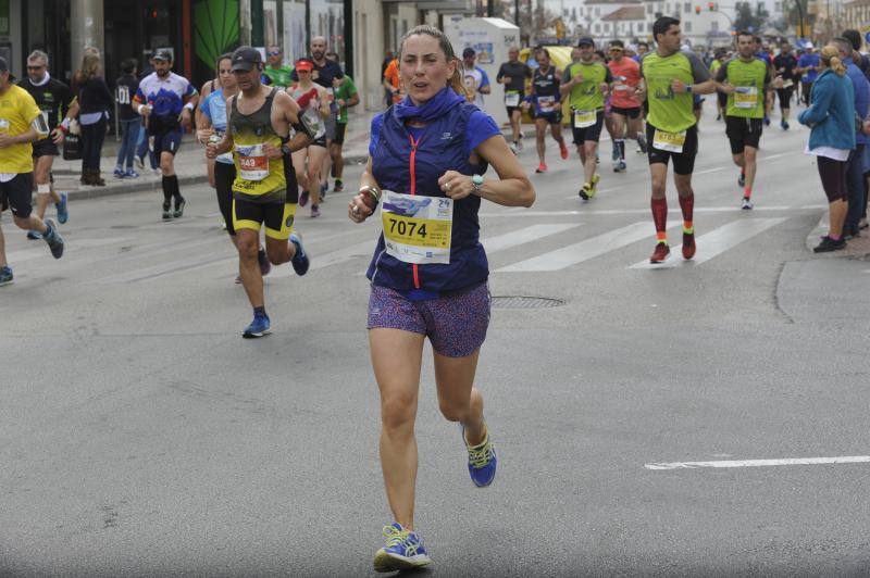 Más de 7.500 corredores participan en la 29ª edición de la Media Maratón Ciudad de Málaga.