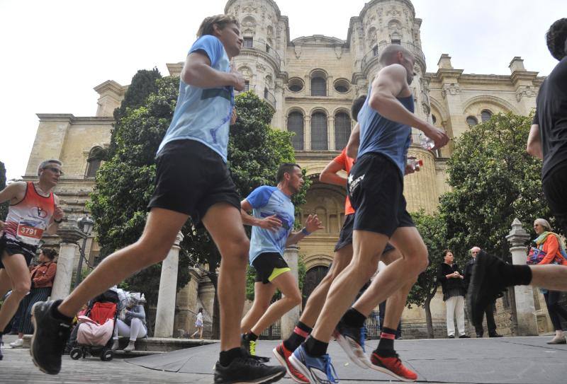 Más de 7.500 corredores participan en la 29ª edición de la Media Maratón Ciudad de Málaga.
