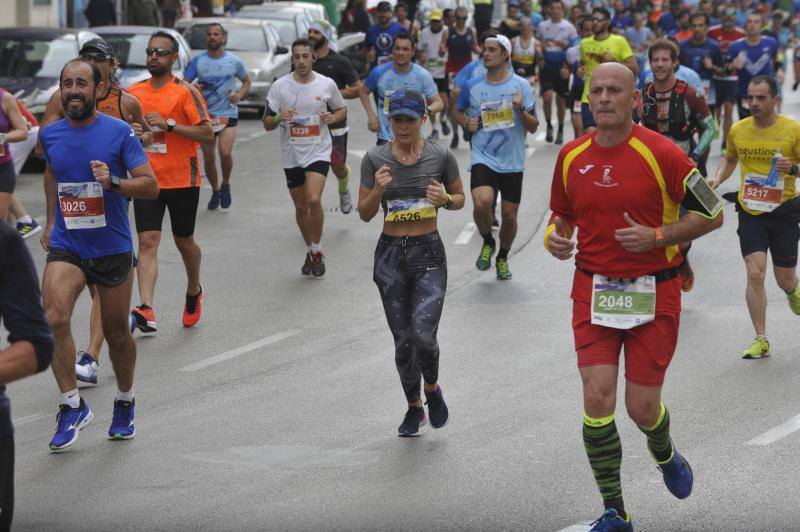 Más de 7.500 corredores participan en la 29ª edición de la Media Maratón Ciudad de Málaga.