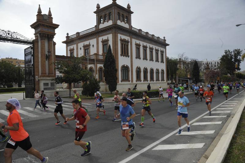 Más de 7.500 corredores participan en la 29ª edición de la Media Maratón Ciudad de Málaga.
