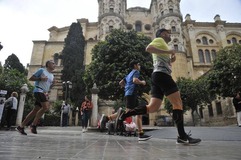 Más de 7.500 corredores participan en la 29ª edición de la Media Maratón Ciudad de Málaga.