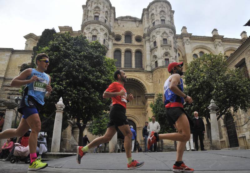 Más de 7.500 corredores participan en la 29ª edición de la Media Maratón Ciudad de Málaga.