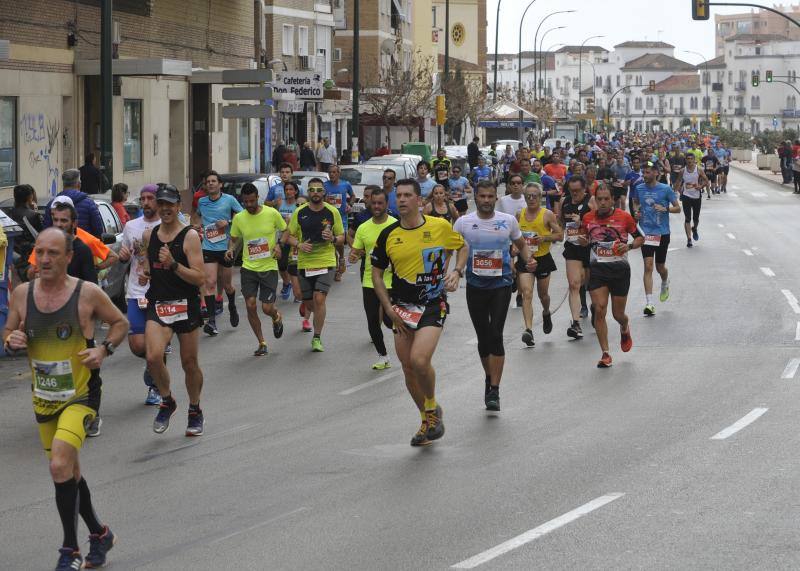 Más de 7.500 corredores participan en la 29ª edición de la Media Maratón Ciudad de Málaga.