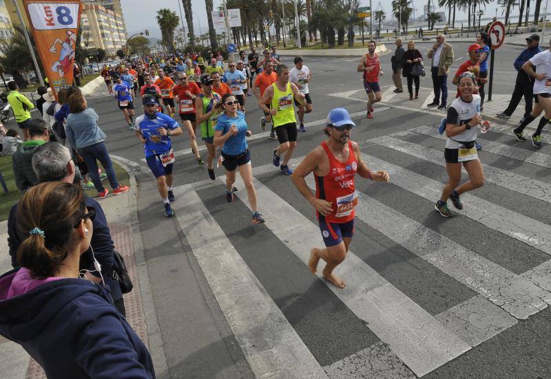 Más de 7.500 corredores participan en la 29ª edición de la Media Maratón Ciudad de Málaga.