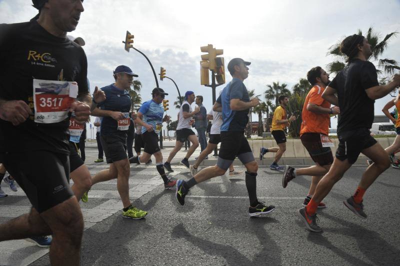 Más de 7.500 corredores participan en la 29ª edición de la Media Maratón Ciudad de Málaga.
