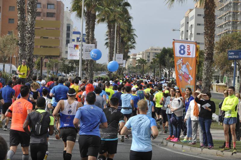 Más de 7.500 corredores participan en la 29ª edición de la Media Maratón Ciudad de Málaga.