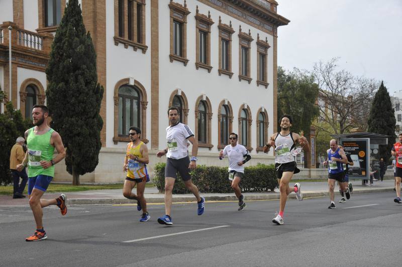 Más de 7.500 corredores participan en la 29ª edición de la Media Maratón Ciudad de Málaga.