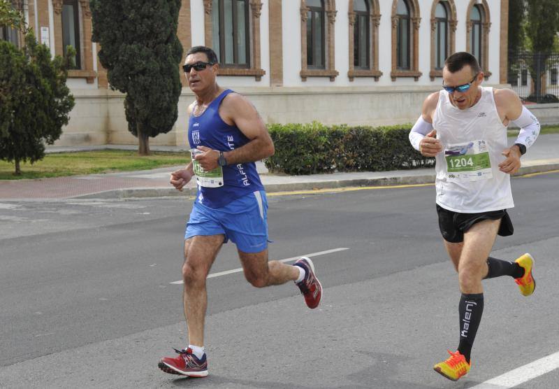 Más de 7.500 corredores participan en la 29ª edición de la Media Maratón Ciudad de Málaga.